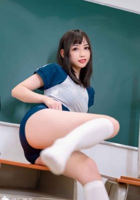 美女跪下吃j8_720免费观看超清