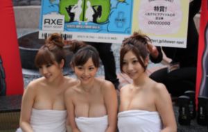久久偷拍国产夫妻视频_高清日韩免费观看