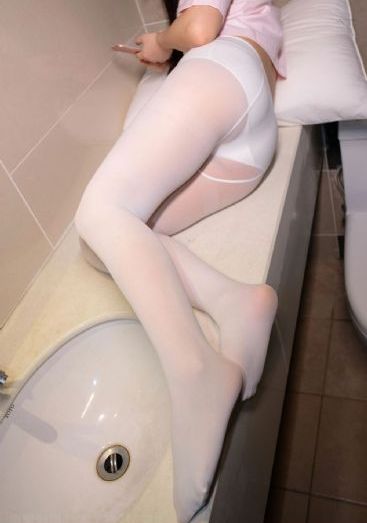 少妇扒开双腿自慰出白浆视頻_高清版完整版未删减